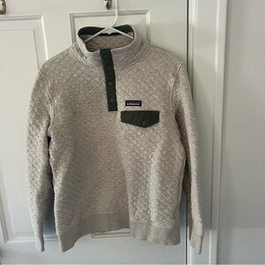 Patagonia women’s M quilted pullover